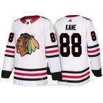 Camiseta Hockey Chicago Blackhawks 88 Patrick Kane Segunda 2018 Blanco